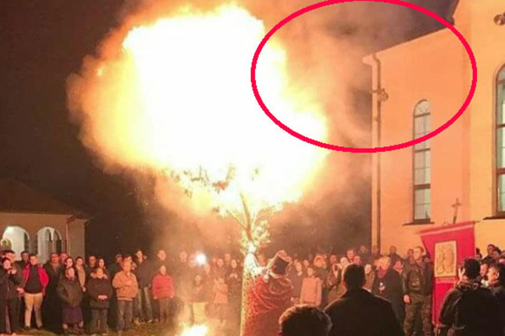 ĐAVO SE UKAZAO IZNAD PLAMENA BADNJAKA, VERNICI U ŠOKU: A onda ga je sveštenik oterao! (FOTO)