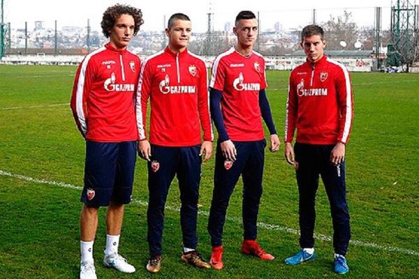 PRERASLI SU DEČIJI FUDBAL! Poker crveno-belih klinaca uskočio u opremu profesionalaca: Još ne verujemo da smo ovde! (FOTO)