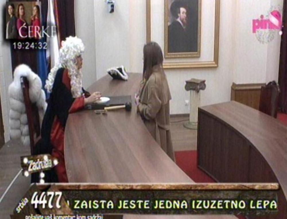 Kija je na sinoćnoj žurki bila lepo raspoložena