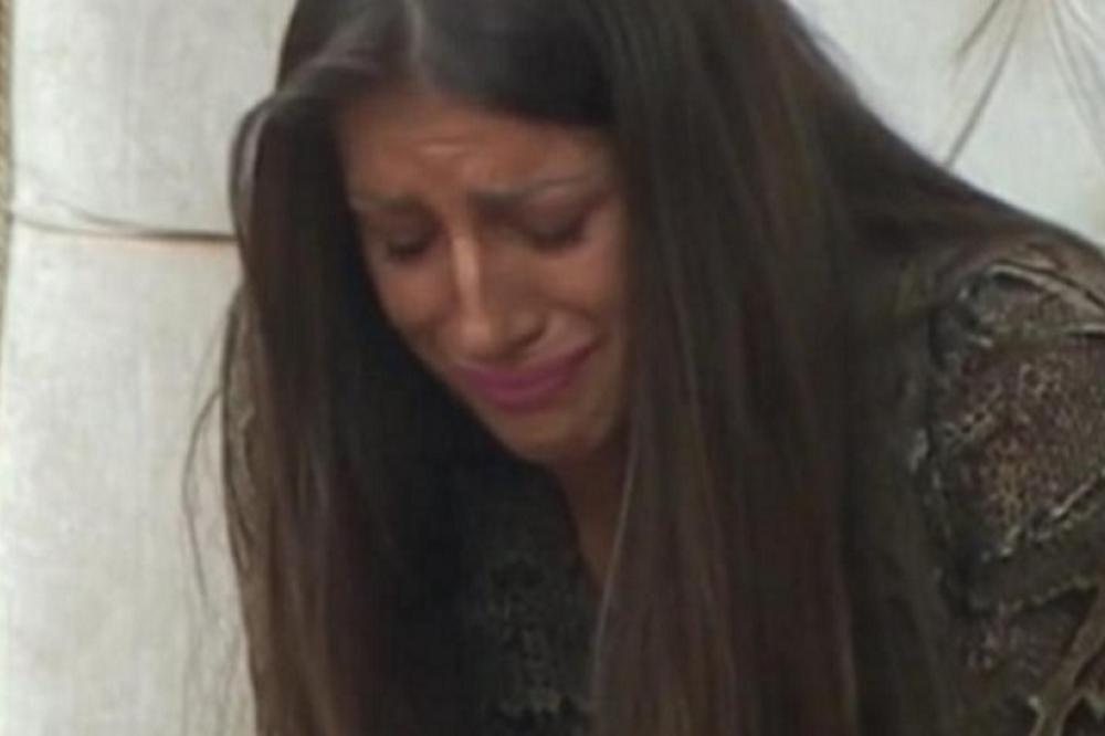 STIGAO POKLON ZA DALILU IZ SPOLJNOG SVETA: Dobila je punu kutiju i ostala ŠOKIRANA!