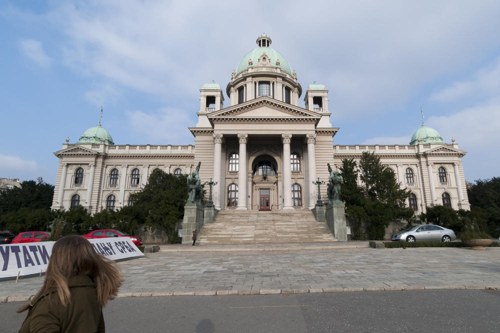VEOMA VAŽAN ZAKON USKORO PRED POSLANICIMA: Od ovoga zavise ŽIVOTI hiljada i hiljada ljudi!