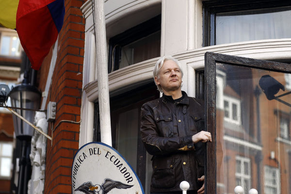 ASANŽ DOBIO LIČNU KARTU EKVADORA: Sledeći korak PASOŠ i dimplomatski imunitet?