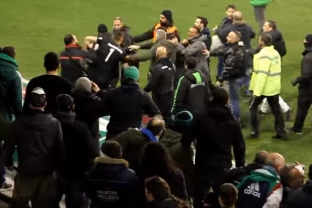 POTPUNI HAOS U GRČKOJ! Golman izgubio glavu, sam se zaleteo na punu tribinu huligana! (VIDEO)
