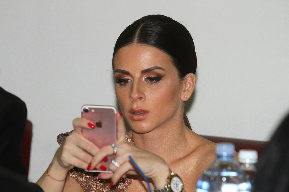 OGLASILA SE ANA SEVIĆ POSLE DARKOVIH OPTUŽBI DA GA JE VARALA U BRAKU: Njene reči će pevača JAKO ZABOLETI! (FOTO)