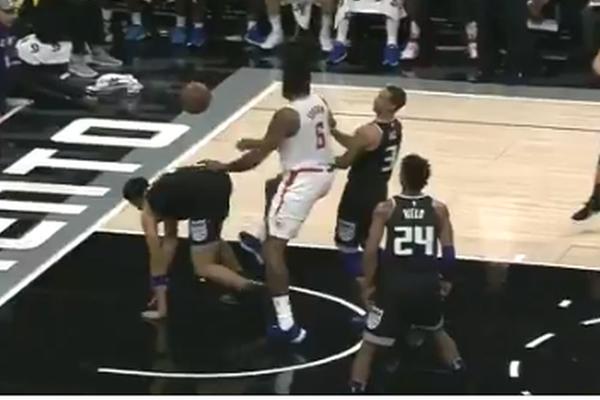 NA KLIPERSE JE BAČENO PROKLETSTVO: Mnogo gadna povreda DeAndrea Džordana, pod hitno neka idu na skidanje vradžbina! (VIDEO)