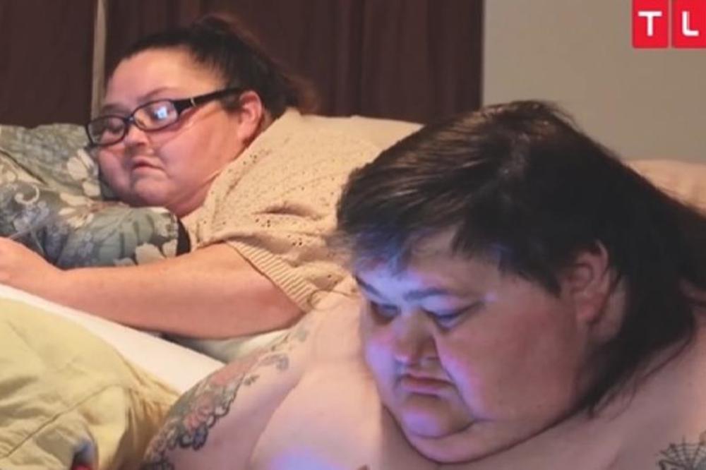 OVAJ LJUBAVNI PAR ZAJEDNO IMA 578 KG I NEPOKRETNI SU: Kad su zajedno, ne mogu ništa, mogu samo DA JEDU! (FOTO)