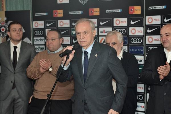 MOĆNE REČI JE VUČELIĆ IZREKAO IGRAČIMA PARTIZANA: Zbog ovakve poruke naježili su se i oni, ali i Grobari! (VIDEO)