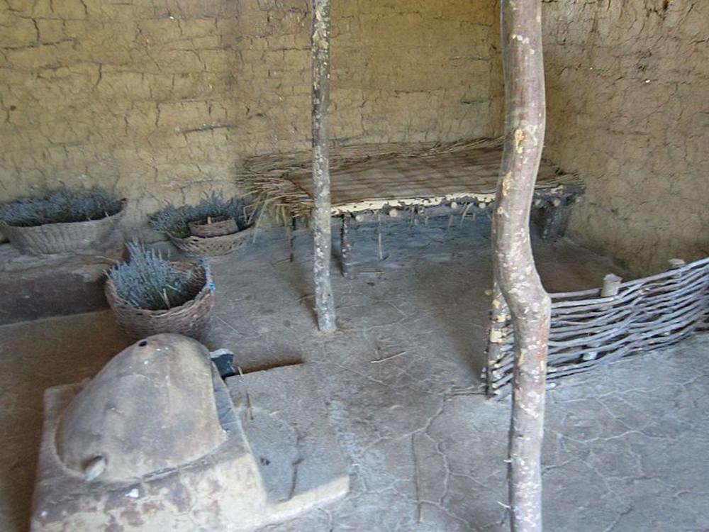 Unutrašnjost kuće u neolitskom naselju Pločnik