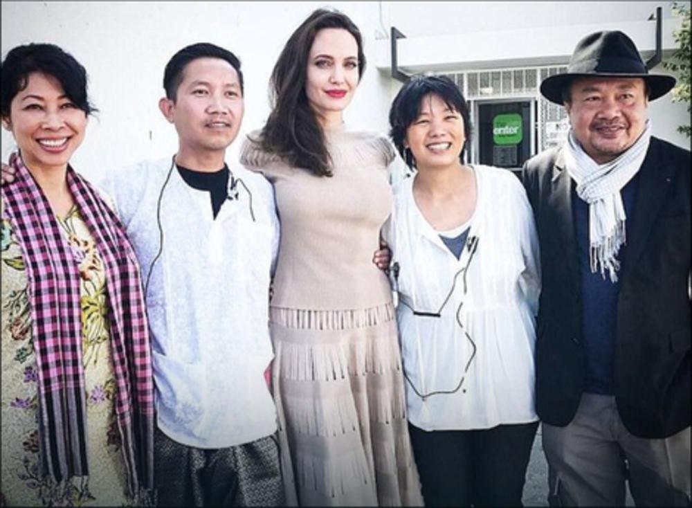 Sumnje su podgrejane time što je Anđelina često u društvu Prača Lija