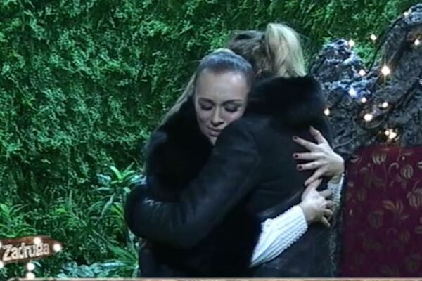 ANABELA SVOJOM NOVOM IZJAVOM ŠOKIRALA JAVNOST: Luna Đogaj najnepopularnija ćerka, RASTURAČICA najnepopularnije RASTURAČICE majke! Izbacite je NAPOLJE!