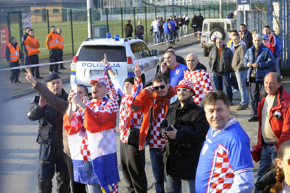 EKSKLUZIVNO ZA ESPRESO S LICA MESTA PRED MEČ HRVATSKA - SRBIJA U SPLITU: Najjefitnija karta 100 evra, a evo šta se događa na ulicama!