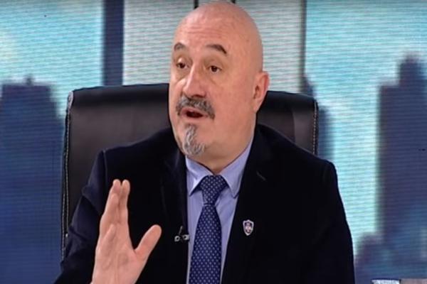 UDARIO ME JE METALNOM STOLICOM, MISLIO SAM DA SU UBILI NOVICU! Advokat Petronijević ispričao kako je došlo do tuče