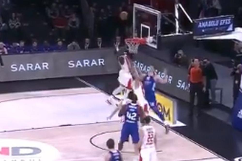 TURCI TRAŽILI SKINUTU, ALI DŽABE! Banana Lesora! Da je skočio malo više, završio bi na tabli! (VIDEO)