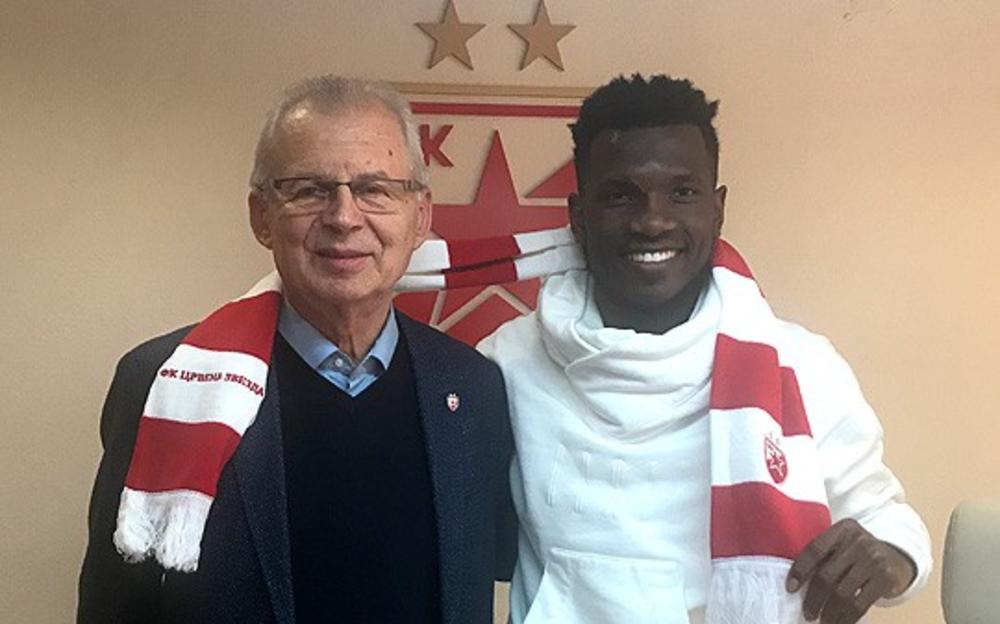 Ben na potpisivanju ugovora sa Crvenom zvezdom