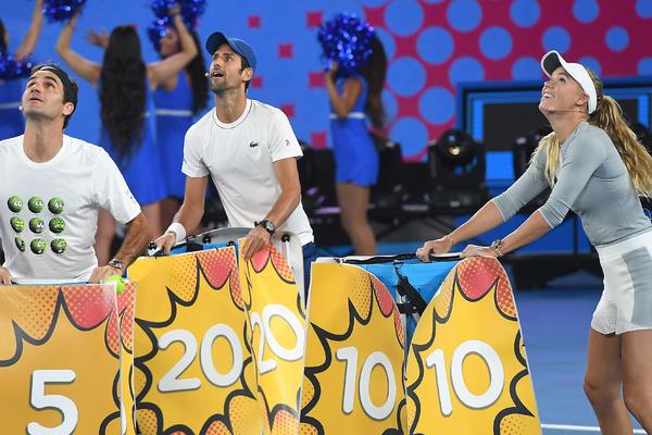 MALIŠANI URLALI OD SREĆE! Novak obradovao najmlađe i zajedno sa Federerom učestvovao u Dečijem danu u Melburnu! (VIDEO)