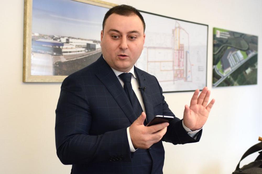 ESPRESO TVITER: Da li je za Čučkovića Argentina stvarno u Africi! Kako je okićen Obrenovac?! Pa, za sve pare! (VIDEO)