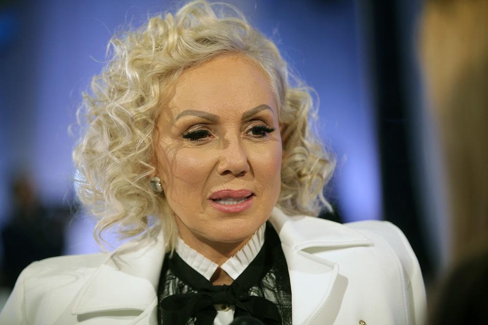 ŠTA JOJ BI? OD BRENE OVO BAŠ NISMO OČEKIVALI: Skinula se GOLA, ušla u kadu PA SE SNIMALA! (VIDEO)