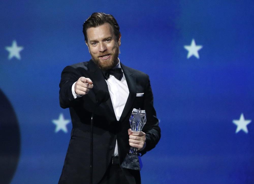 Glumac Evan Mekgregor drži govor