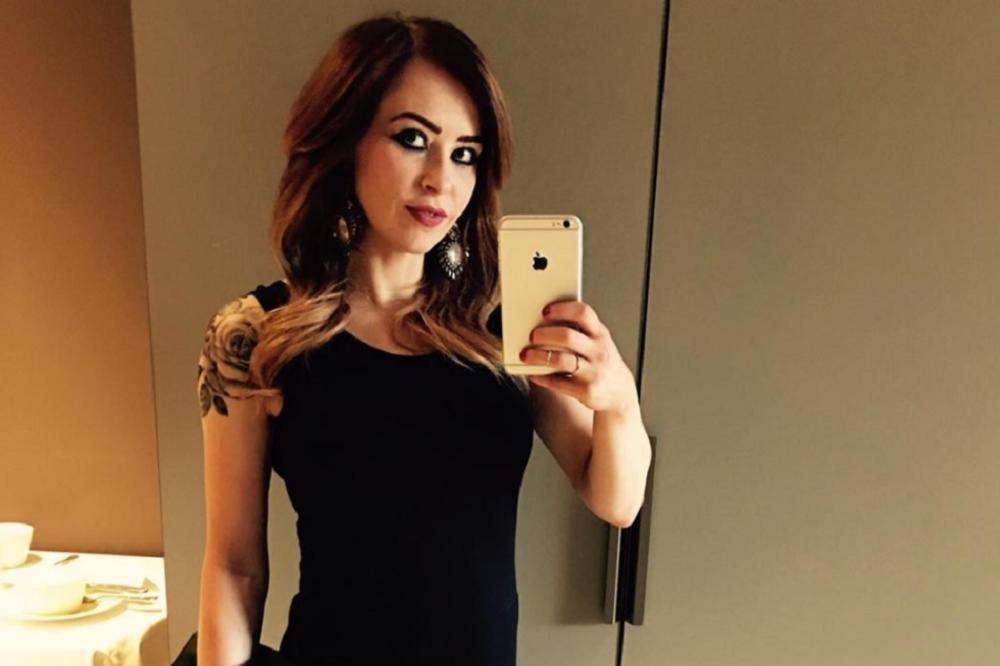 ONA JE BOMBETINA, A UZ TO IMA UNUČE! Šta mislite, koliko ova BAKA ima godina? Dobro ste pročitali - BAKA!(FOTO)