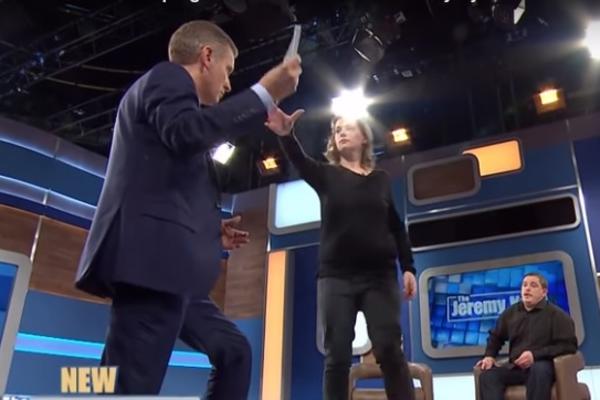 MORALA JE DA OTKRIJE MUŽU DA LI JE OTAC NJENE DECE USRED EMISIJE! Zgrabila je rezultate i počela da beži, a evo kako se završilo! (VIDEO)