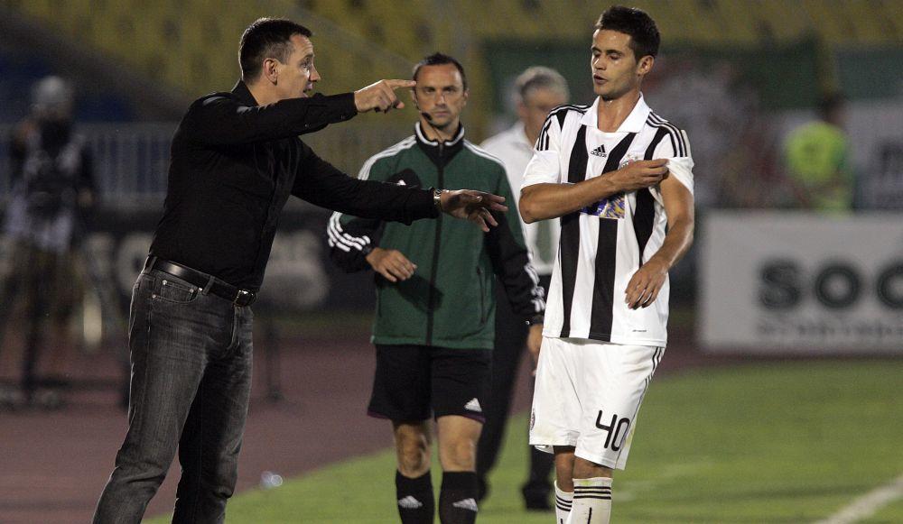 Miloš Ostojić u razgovoru sa Vukom Rašovićem na meču Partizan - Ludogorec