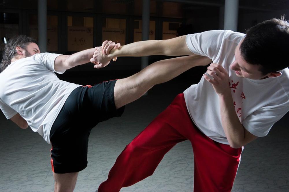 BIZARNA TUČA SA TRAGIČNIM ISHODOM: Napali čoveka U KAFANI, a dokrajčili ga na OPERACIONOM STOLU!