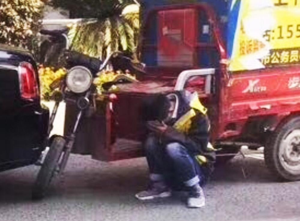 Trocikl udario u auto 