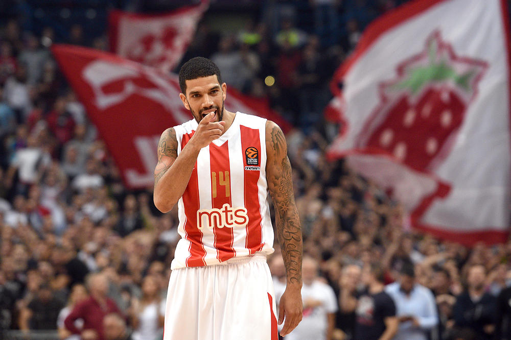 ISPRED SVLAČIONICE KAO NA BAZENU: Omić i Feldin okupali ceo stručni štab i upravu, ni Nebojša Čović im nije umakao! (VIDEO)