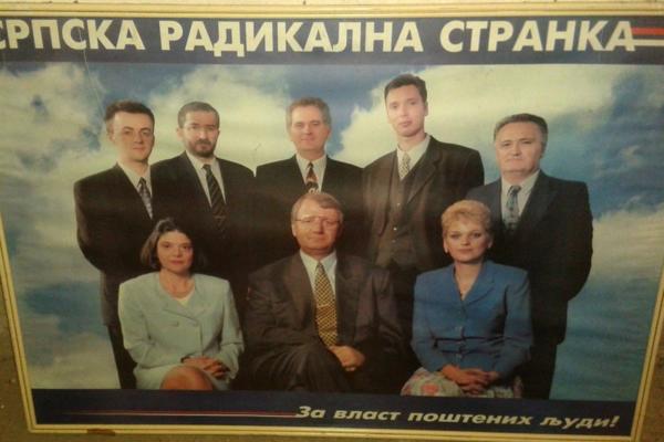 SVI, SVI, SVI RADIKALI NA JEDNOM MESTU: Ovu fotku Tomislav Nikolić bi najradije da zaboravi! (FOTO)