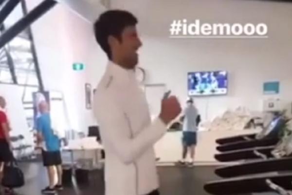 GOSPODIN ČOVEK! Ovako se Đoković priprema za prvi meč posle šest meseci! Umrećete od smeha! (FOTO)