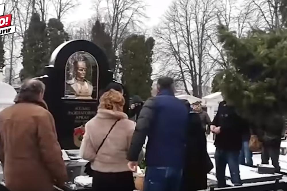 Ljudi gledaju šta je Ceca obukla čak i kad ide na groblje! Tako je bilo i ovog puta (FOTO)