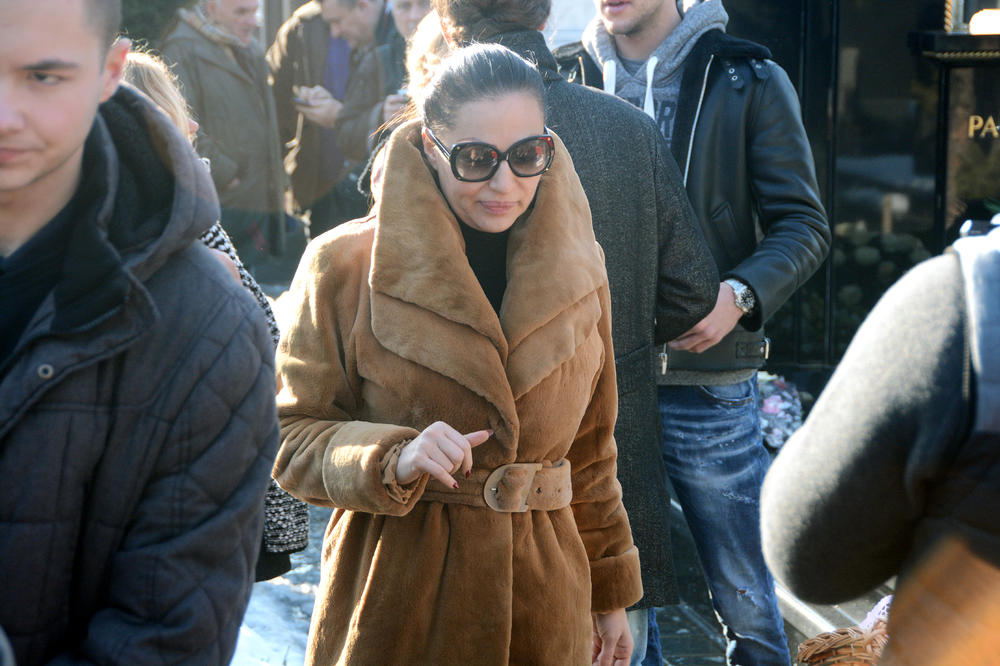 CECA NA ARKANOV POMEN DOŠLA SA PORODICOM, ali njena najbliskija osoba se NIJE pojavila! (VIDEO)