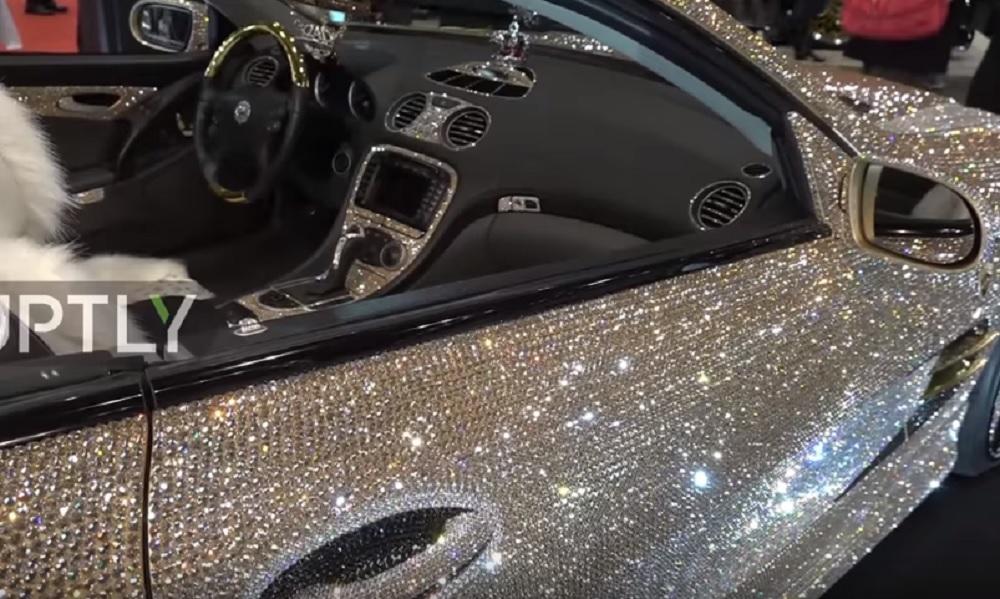 Auto obložen Swarovski kristalima