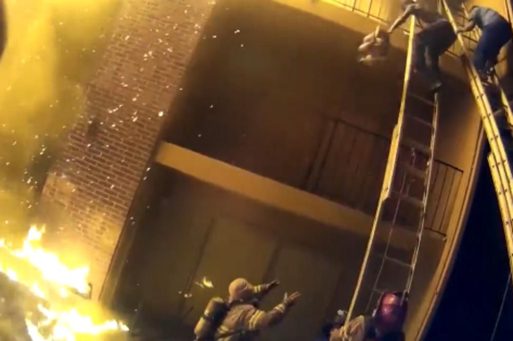 ZGRADA JE GORELA I RODITELJI SU BACILI DETE SA BALKONA: A onda je ovaj hrabri VATROGASAC uradio nešto neverovatno! (VIDEO)
