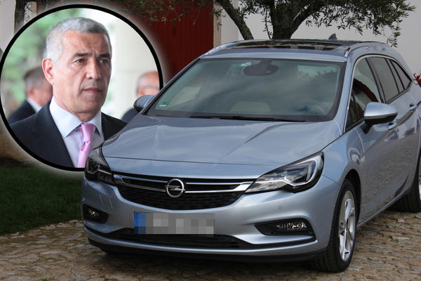 ZAPALJENA OPEL ASTRA IZ KOJE JE PUCANO NA OLIVERA IVANOVIĆA: Ubice političaru pucale 5 puta u leđa!