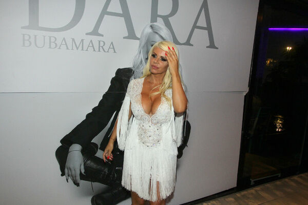 DARA BUBAMARA U PAKLU: Opljačkali joj stan, lopovi joj odneli 30.000 evra!