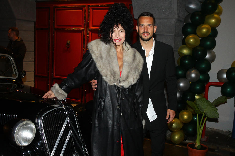 RAZVELA SE OD FUDBALERA I PODIGLA DVA SINA: Lidija Vukićević otvoreno o svim svojim ljubavima, misterioznom slikaru i zaradi od BOLJEG ŽIVOTA! (FOTO)