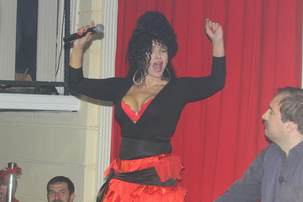 IZLEDA KAO BOGINJA, A PEVA KAO SLAVUJ: Lidija Vukićević zapevala HIT Silvane Armenulić, pa bacila sve u TRANS!