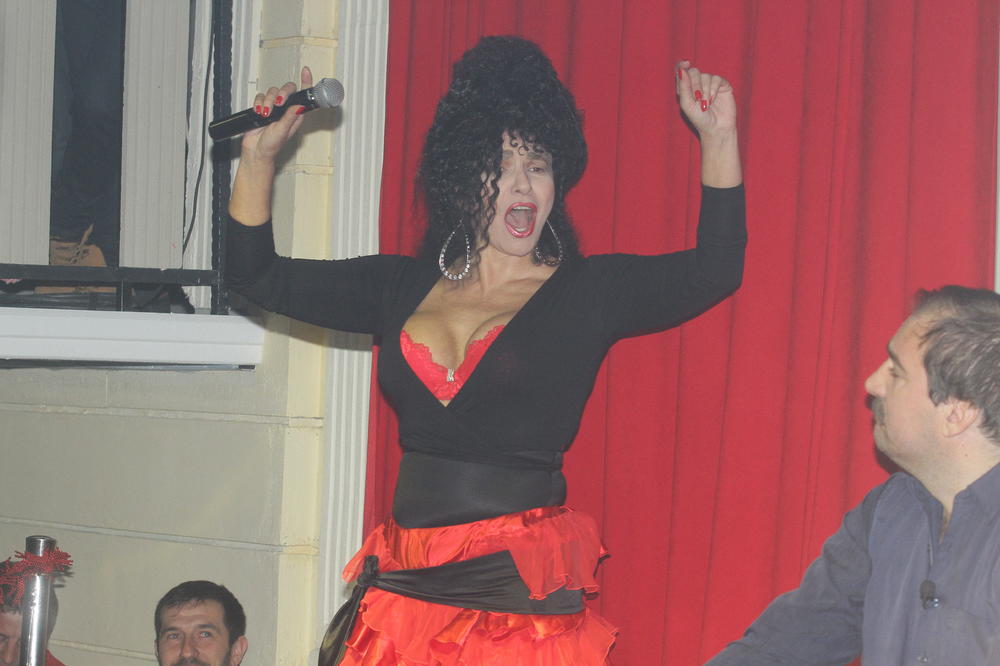 IZLEDA KAO BOGINJA, A PEVA KAO SLAVUJ: Lidija Vukićević zapevala HIT Silvane Armenulić, pa bacila sve u TRANS!