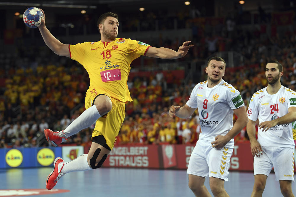 Da li je ovo najbizarnije EP ikad? Makedonci popili kaznu zbog čarapa i gaća!