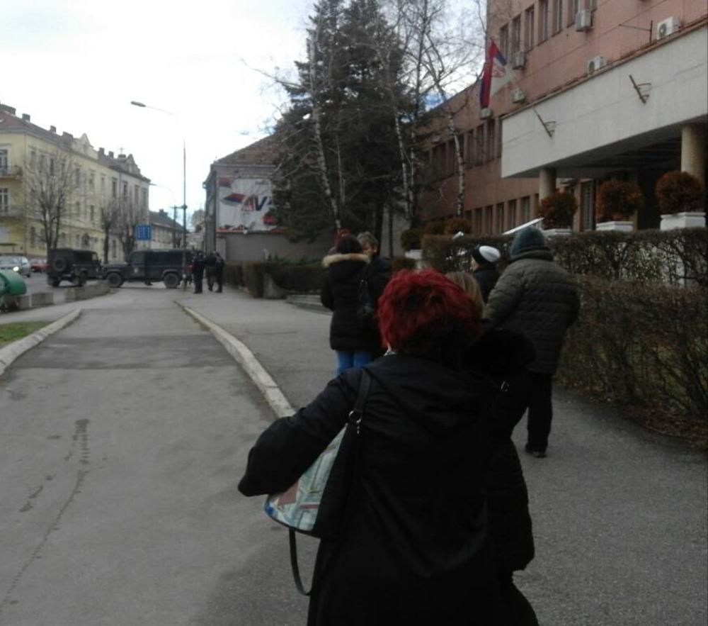 Pobuna naroda u naselju Beloševac kod Kragujevca zbog smene sveštenika