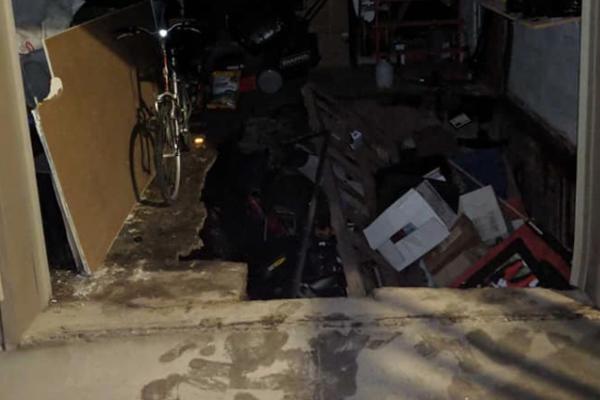 USRED NOĆI ČULI SU SNAŽAN TRESAK: Onda su u svojoj GARAŽI otkrili TAJNU skrivanu decenijama! (FOTO)