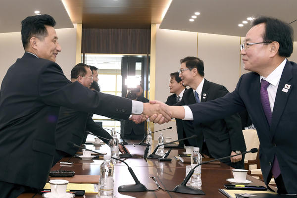 DO JUČE NEZAMISLIVO! Sportisti iz Severne i Južne Koreje zajedno marširaju na otvaranju ZOI!