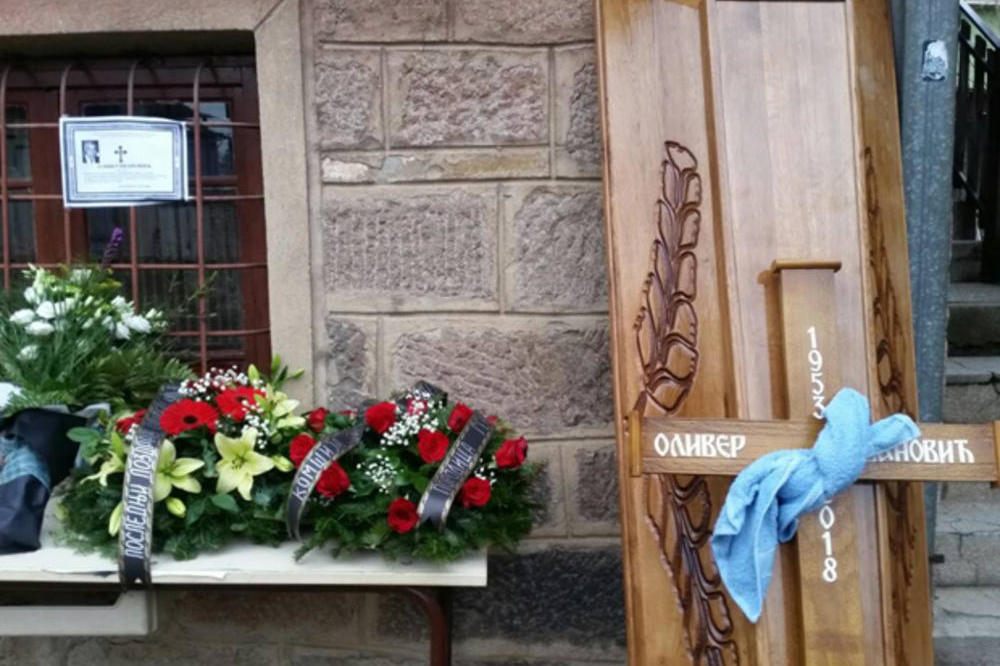 Vučić u Mitrovici na mestu ubistva odaje poštu Ivanoviću