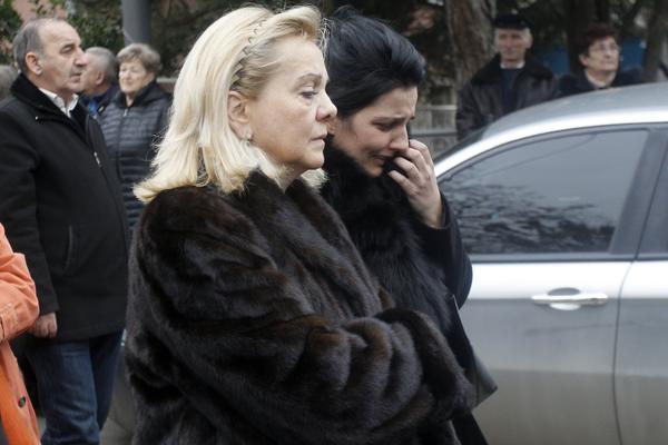 ALBANSKI MEDIJI LIKUJU: Kao glavnu vest objavili da žena Olivera Ivanovića više neće da se vraća na Kosovo!