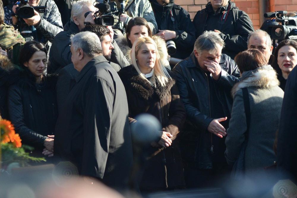OVO SU OLIVEROVI SINOVI NIKOLA, ŽARKO, JANKO I ĆERKA KIARA: Koliko nam je teško, samo mi znamo! (FOTO)