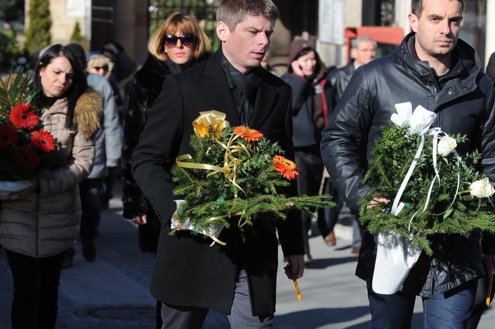 TUŽAN SAM KAO DA MI JE ROD NAJROĐENIJI: Humanitarac sa Kosova Arno Gujon na sahrani Olivera Ivanovića (FOTO)