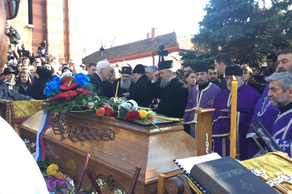 Ove glumačke legende došle su da odaju poslednju počast Oliveru Ivanoviću (FOTO)