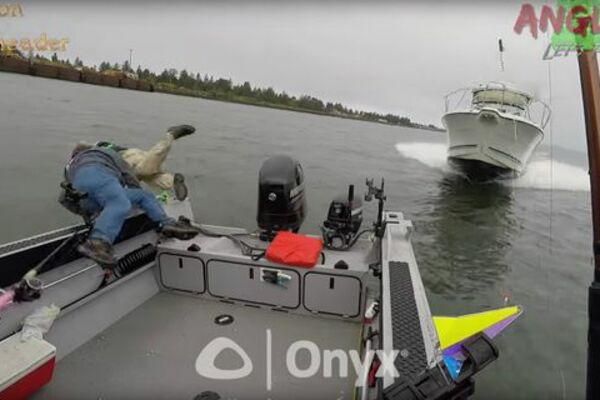 PREVRNUO SE ČAMAC KOJI JE PREVOZIO MIGRANTE! Pretpostavlja se da se udavilo 57 ljudi!