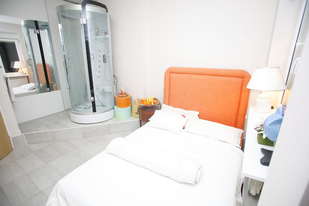 Tuš kabina na neobičnom mestu